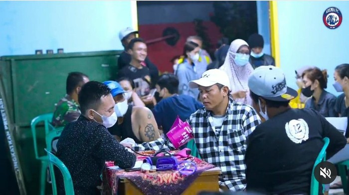 Liga 1 2022/2023 dikabarkan boleh dihadiri suporter di tribun. Kabar tersebut disambut baik oleh Aremania Curva Sud.