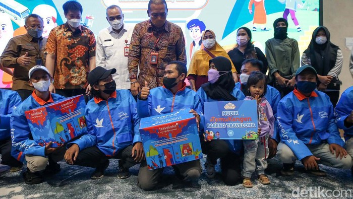 Asyik! 200 Mitra Traveloka Mudik Gratis Traveloka gelar mudik gratis. Program #TemuKangen ini memberangkatkan 200 mitra driver dan keluarganya ke kampung halaman.