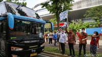 Sebanyak lebih dari 200 mitra driver dan keluarga diberangkatkan mudik secara gratis di Traveloka Kampus, BSD, Tangerang Selatan, Rabu (27/4/2022).