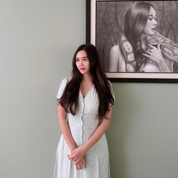 Aura Kasih Ungkap Makna Pria di Lukisannya