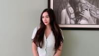 Untuk memiliki jodoh di usia 35 menurut Aura Kasih tidak mudah. Foto: Instagram Aura Kasih