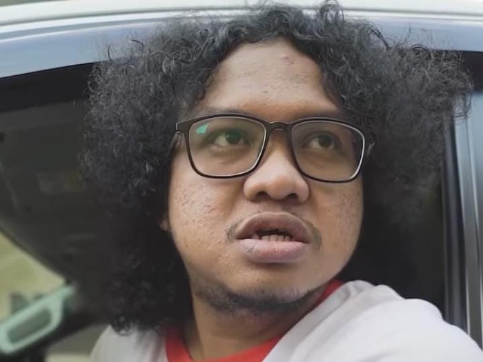 Babe Cabita memparodikan aksi pria ancam mematahkan leher Bobby Nasution
