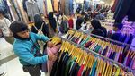 Jelang Lebaran, Bursa Baju Bekas di Pasar Senen Makin Semarak