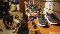 Bukan hanya pakaian, sepatu hingga perlengkapan rumah juga mendapatkan diskon besar-besaran.