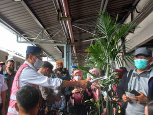 Tinjau Stasiun Senen, Menhub Imbau Pemudik Atur Waktu agar Stasiun Tak Penuh