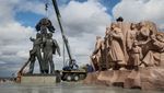 Monumen Era Soviet di Kyiv Dipenggal Gegara Invasi Rusia