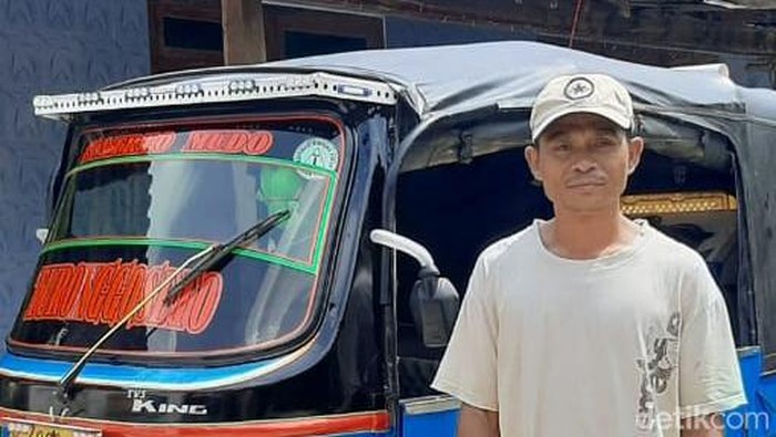 Darto dan istrinya mudik ke Boyolali naik bajaj. Mereka mengaku bisa berhemat dan lega karena bisa melepas rindu dengan keluarga.