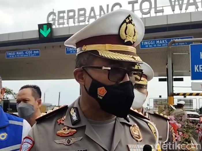 Itu seperti yang disampaikan Dirlantas Polda Jatim Kombes Latief Usman. Menurutnya, Ditlantas akan melakukan pendekatan secara humanis terhadap pelanggar.