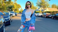 Beberapa waktu yang lalu, DJ Soda tersandung masalah. Dia dipaksa petugas bandara untuk membuka celana sebelum masuk ke pesawat. Celana bertuliskan F*CK YOU itu dianggap offensif. (dok. Instagram @deejaysoda)