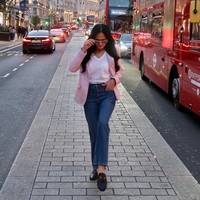 Donna Harun dikatakan sedang berada di London untuk liburan. Di Instagram, aktris tersebut pun tampak menikmati waktunya di sana selagi tampil cantik dan stylish.Foto: Instagram @donnaharunofficial