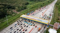 Volume kendaraan arus mudik Tol Trans Jawa Batang-Semarang dari arah Jakarta yang memasuki Gerbang Tol Kalikangkung menuju ke sejumlah wilayah di Jateng dan Jatim pada H-5 Lebaran hingga pukul 16:00 WIB terpantau lancar terkendali.