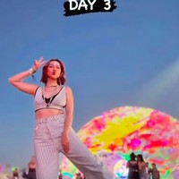 Gaya busana BCL tak hanya itu saja. Ia juga memakai crop top berwarna terang yang mengekspos perut ratanya dan celana high-waisted senada. Foto: Instagram