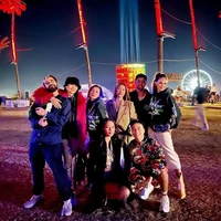 BCL tak sendirian. Ia datang bersama para sahabatnya sesama selebriti, seperti Luna Maya dan Vidi Aldiano. Saat foto bareng, BCL bersolek maksimal dengan gaya preppy serba Gucci. Foto: Instagram