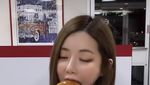 Gaya Seksi DJ Soda Saat Makan Pasta hingga Makan Opor Ayam Pakai Kerupuk