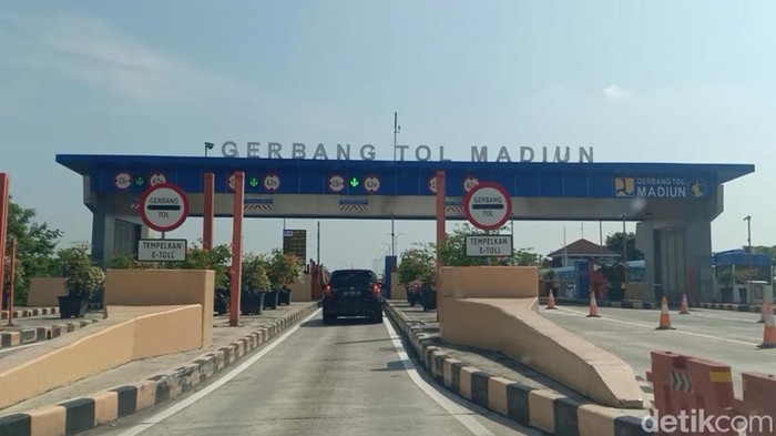 Gerbang tol Madiun