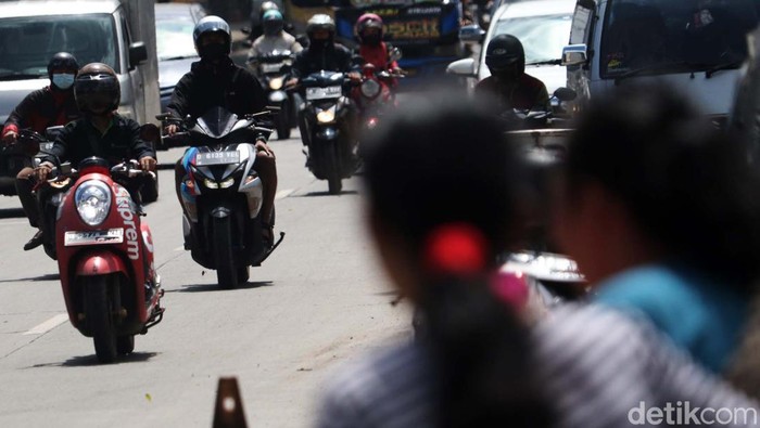 H-5 Lebaran, Jalur Cileunyi-Nagreg Masih Normal Pada H-5 Lebaran, arus mudik di jalur selatan Cileunyi-Nagreg masih normal. Begini kondisinya.