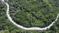 Foto udara Jalan Pantai Selatan (Pansela) di Kecamatan Ciandum, Kabupaten Cianjur, Jawa Barat, Rabu (27/4/2022).