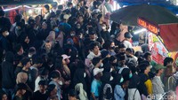 Diketahui, pasar malam Pamulang beroperasi dari pukul 18.00 WIB sampai sekitar pukul 22.00 WIB selama bulan Ramadan.   