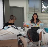 Demi kenyamanan dan keamanan sang anak, Jessica juga telah menyiapkan matras untuk samping tempat tidurnya. Matras tersebut tampak dihiasi dengan gambar-gambar yang lucu. Foto: YouTube/Jessica Iskandar