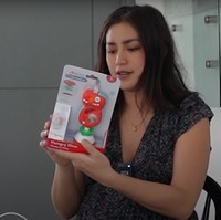 Tak ketinggalan, Jessica Iskandar juga telah menyiapkan mainan-mainan dan beragam perlengkapan seperti dot bayi, botol susu, dan juga perlengkapan saat dirinya menyusui nanti. Foto: YouTube/Jessica Iskandar