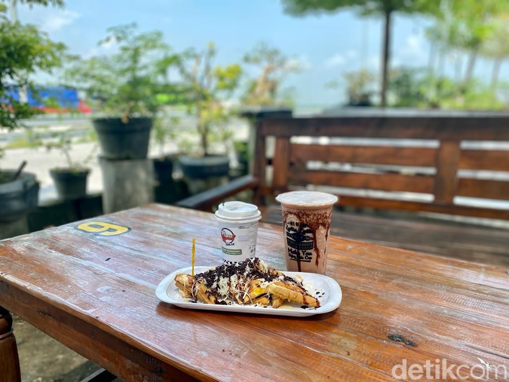 Kafe kekinian di rest area KM 575 Solo-Ngawi