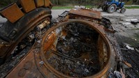 Menurut data organisasi Oryx, Rusia telah kehilangan total 450 tank dengan rincian 221 unit dihancurkan, 6 rusak, 41 ditinggalkan dan 182 direbut tentara Ukraina. (Vladyslav Musiienko/Reuters).