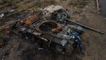 Rusak Imbas Perang, Kendaraan Tempur Rusia Jadi Objek Foto di Ukraina