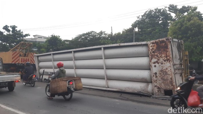 Kecelakaan tujuh kendaraan di Banyumanik, Semarang, Rabu (27/4/2022).