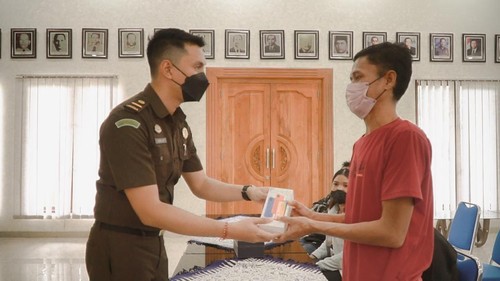 Pria di Badung pencuri ponsel demi anak sekolah daring bebas lewat keadilan restoratif.