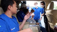 XL Axiata telah menyiapkan 15 unit bus besar, delapan unit Innova, dan lima unit Alphard.