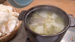 10 Potret Onew SHINee Makan Masakan Sunda di Rumah Kimbab Family