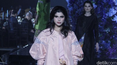 8 Koleksi Baju Lebaran 2022 Rancangan Mel Ahyar, Idul Fitri Pakai Kain