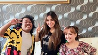 Bahkan sampai ada pengunjung yang rela datang jauh-jauh. Selain itu, ia juga pernah sampai dibawakan makanan khas dari daerah asal pengunjung tersebut. Foto: Instagram @lina_kartika09