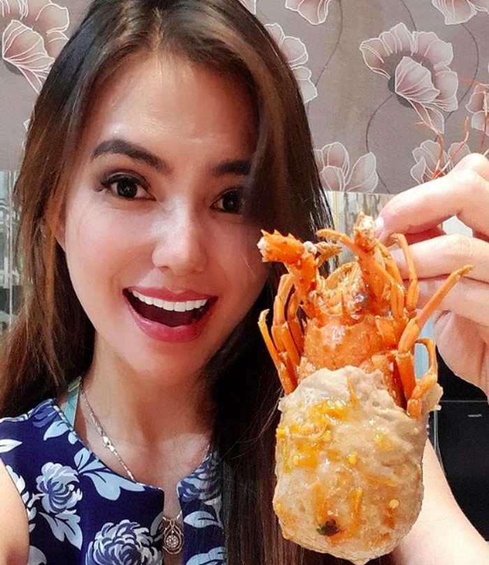 Lina Kartika penjual bakmi cantik