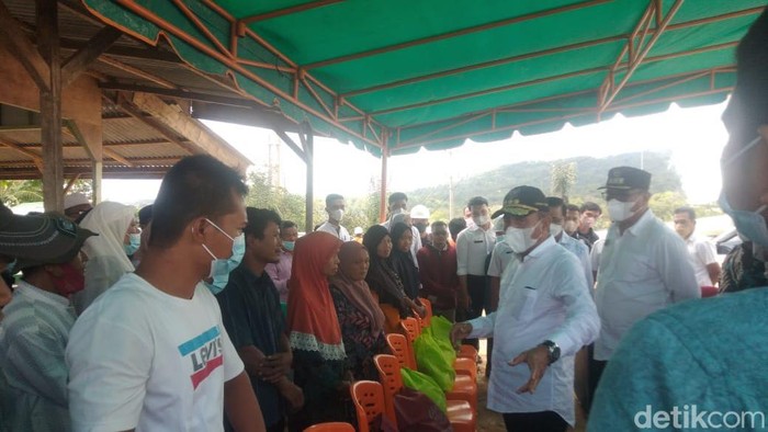 Gubsu Edy saat meninjau PT SMGP Madina