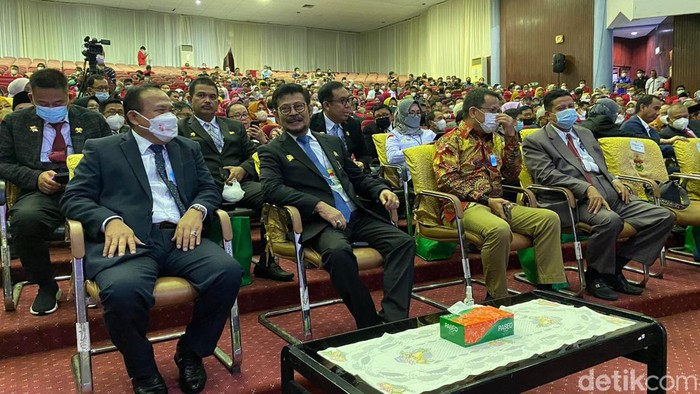 Menteri Pertanian RI Syahrul Yasin Limpo menghadiri pelantikan Rektor Unhas.
