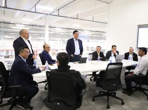 Momen Menko Luhut Bertemu Pendiri Tesla Elon Musk
