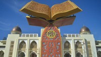 Monumen tersebut yang dibangun oleh alumni angkatan 81 SMP se-kota Padang Panjang.    