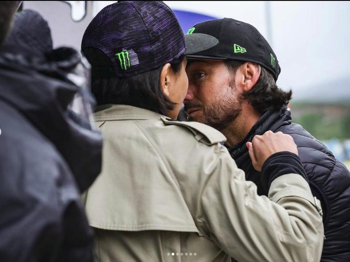 Nikita Mirzani dan John Hopkins