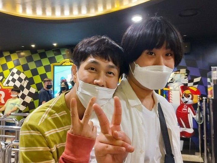 Oh Jung Se dan penggemar autisnya. Foto: dok. Instagram @hpccp_icw Oh Jung Se dan penggemar autisnya. Foto: dok. Instagram @hpccp_icw