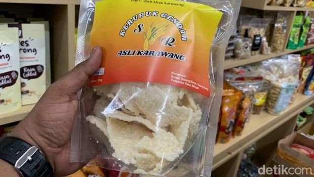 Oleh-oleh khas Karawang yang bisa dibeli di rest area.