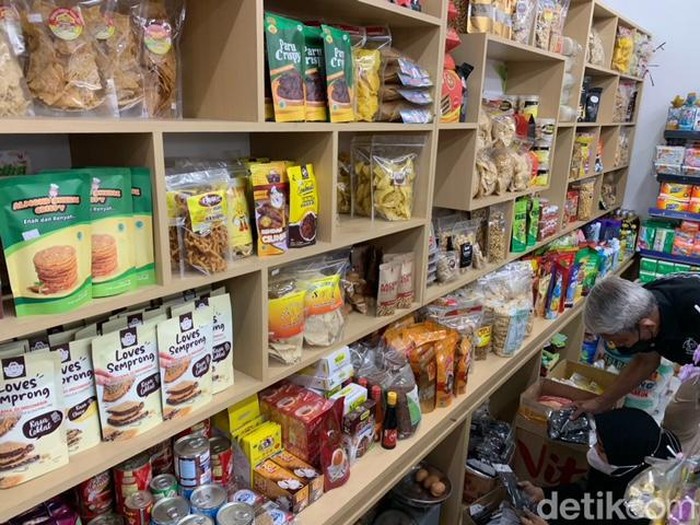 Oleh-oleh khas Karawang yang bisa dibeli di rest area.