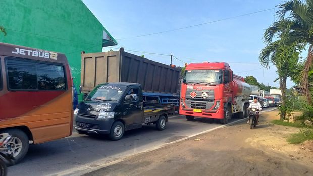 Pasar Camplong sampang bikin jalur nasional macet