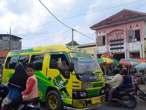 Jalur Nasional Sampang Macet Mulai Pasar Camplong, Ini Penyebabnya