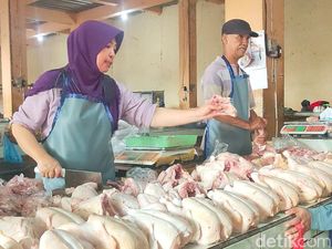 Harga Pangan di Denpasar 8 Agustus 2022: Tomat-Ayam Boiler Turun