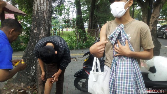Pemotor terluka usai ngaku disenggol oknum polantas.
