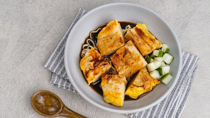 Lenggang Panggang (Pempek Palembang), is a traditional food from South Sumatra, Indonesia. This fish-based food is very popular. Selected focus