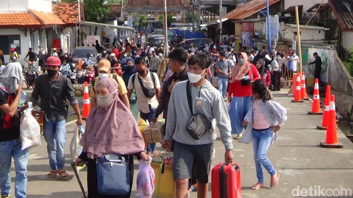 Pemudik penuhi Pelabuhan Kalianget