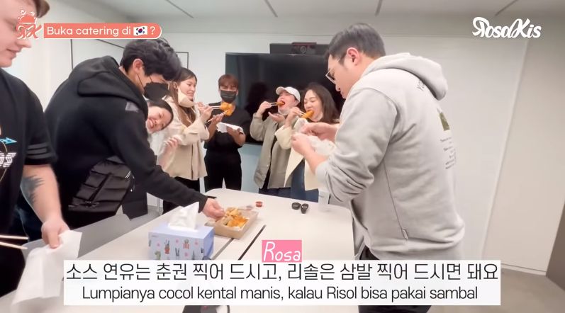 Pengalaman Orang Korea Beli dan Cicip Takjil