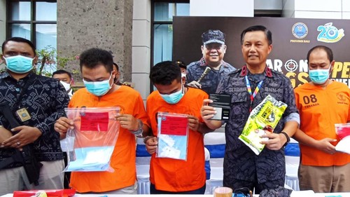 Ketiga pelaku pengedar narkotika jaringan Surabaya ditangkap BNNP Bali.